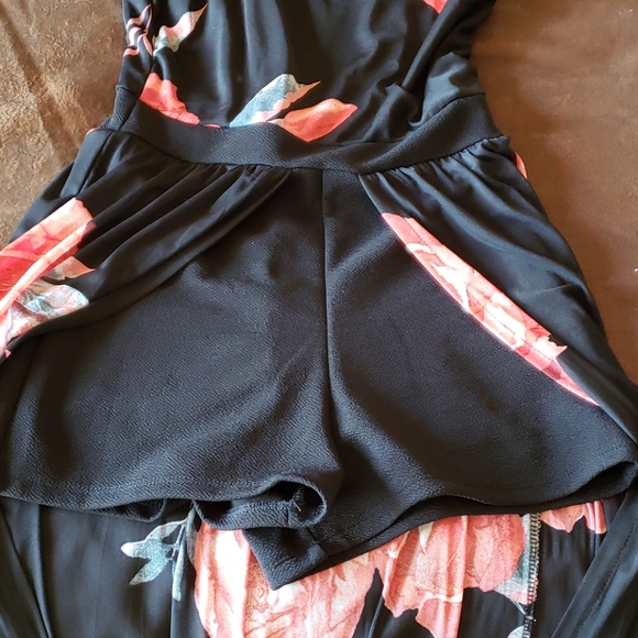 New Floral romper with sheer wrap - NWT - Picture 5 of 6